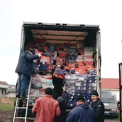 Ukraine - unloading of shoeboxes